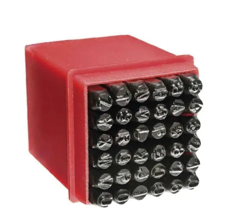 Jeu de lettres et chiffres à frapper 36 pièces en coffret